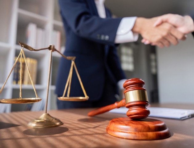 Professional,Lawyer,Handshake,In,Business,Meeting,With,Scales,Of,Justice